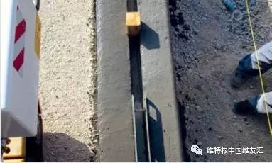 維特根 SP 15 攤鋪的縫隙式水溝，精確、穩(wěn)定、表面光滑的結構物